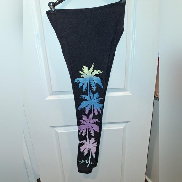 💞💞 Pink Vs leggings,  palm tree shine 💞💞 - Picture 2 of 4